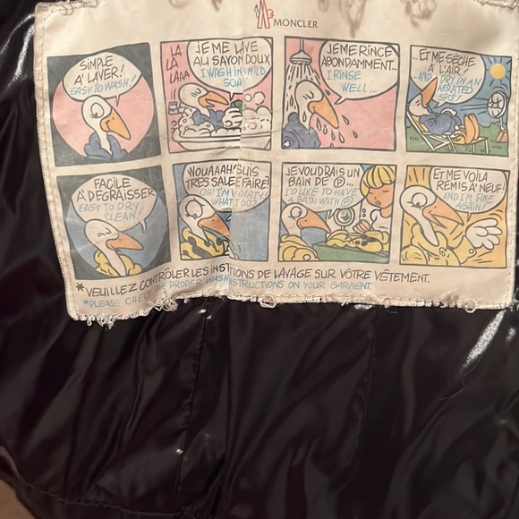 COPY - Genuine Moncler puffer coat with shoulder pads, super stylish in black, … - Picture 8 of 13